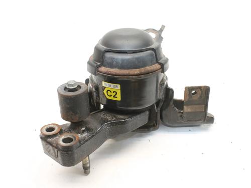 Used Engine mount Engine mount TOYOTA YARIS (_P13_) 1.5 Hybrid (NHP130_, NHP130) (101 hp) 39773315 39773315