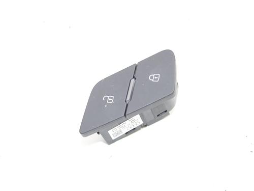 switch-audi-a3-sportback-8ya-8yf-2019-39767854 main image
