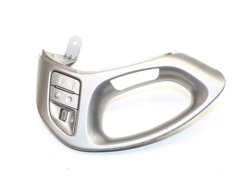 Used Steering wheel controls Steering wheel controls HYUNDAI ix35 (LM, EL, ELH) 2.0 CRDi 4WD (136 hp) 39827587 39827587