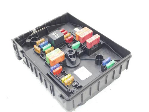 Used Fuse box Fuse box SKODA YETI (5L) 2.0 TDI (110 hp) 39784774 39784774