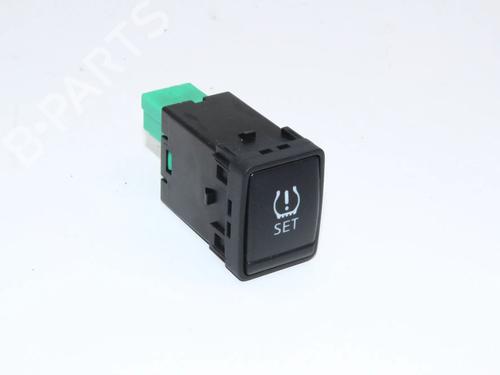 Used Switch Switch NISSAN JUKE (F15) 1.2 DIG-T (115 hp) 39800361 39800361