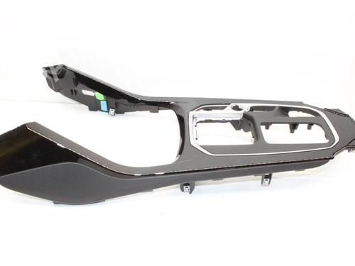middle-console-bmw-1-f40-2019-39781312 main image