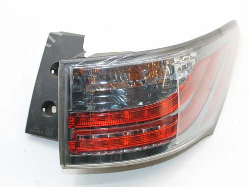 right-taillight-lexus-ct-zwa10_-2010-39774458 main image