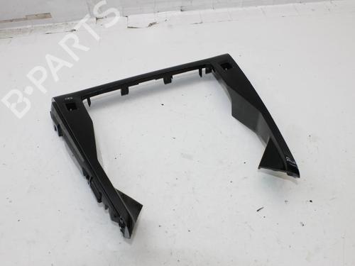 Used Middle console Middle console PEUGEOT 2008 II (UD_, US_, UY_, UJ_, UR_, UC_) 1.2 PureTech 130 (USHNS, URHNS) (130 hp) 39823879 39823879