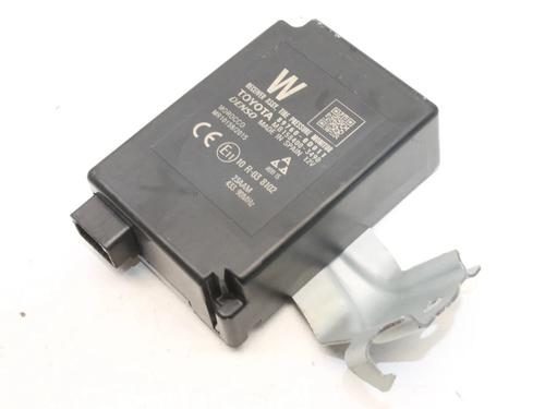 Used Electronic module Electronic module TOYOTA YARIS (_P13_) 1.5 Hybrid (NHP130_, NHP130) (101 hp) 39858578 39858578