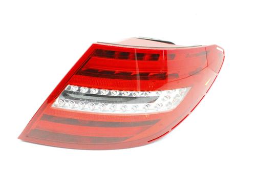 Used Right taillight Right taillight MERCEDES-BENZ C-CLASS (W204) C 220 CDI (204.002) (170 hp) 39801619 39801619