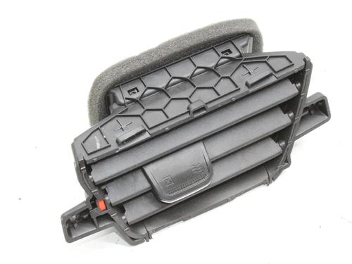 Used Air vent Air vent RENAULT ARKANA I (LCM_, LDN_) 1.6 E-TECH 145 (LDMU) (143 hp) 39828712 39828712