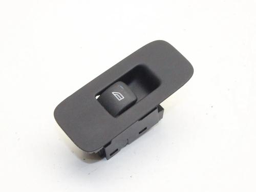 switch-volvo-v40-hatchback-525-2012-2013-2014-2015-2016-2017-2018-2019-39785255 main image
