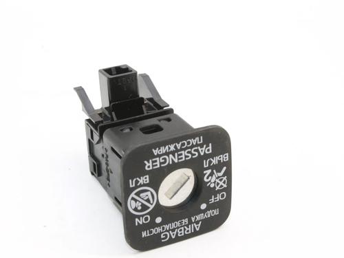 Used Switch Switch TOYOTA YARIS (_P21_, _PA1_, _PH1_) 1.5 Hybrid (MXPH10, MXPH11) (116 hp) 39820617 39820617