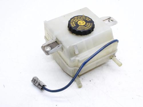 Used Brake fluid reservoir Brake fluid reservoir LEXUS CT (ZWA10_) 200h (ZWA10_, ZWA10R) (136 hp) 39833769 39833769