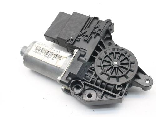 Rudehejsemotor bagstkærm højre Rudehejsemotor bagstkærm højre VW TOURAN (1T3) 2.0 TDI (140 hp) 39781966 39781966