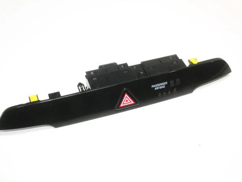 Used Warning switch Warning switch HYUNDAI TUCSON (TL, TLE) 1.6 GDi (132 hp) 39858052 39858052