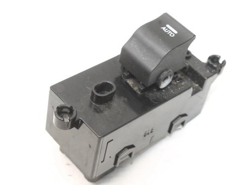 Comutador vidro trás esquerdo Comutador vidro trás esquerdo HYUNDAI i40 I (VF) 1.7 CRDi (116 hp) 39817551 39817551