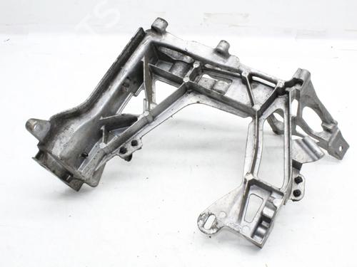 Scheinwerferhalter rechts für Scheinwerferhalter rechts MERCEDES-BENZ C-CLASS (W205) C 200 (205.042) (184 hp) 39795724 39795724