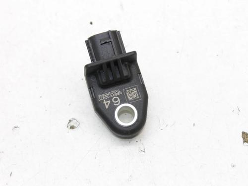 Used Electronic sensor Electronic sensor TOYOTA COROLLA Hatchback (_E21_, _EA1_, _EH1_) 1.8 Hybrid (ZWE211, ZWE219) (122 hp) 39864975 39864975