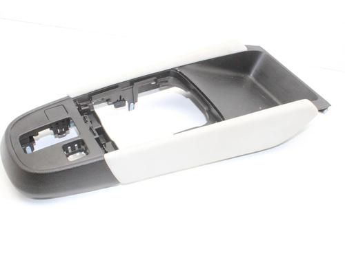 Used Middle console Middle console HONDA JAZZ V (GR_, GS_) 1.5 eHEV (GR3, GR6) (109 hp) 39822275 39822275