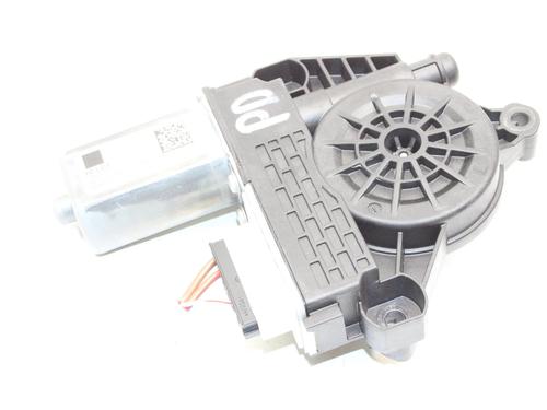 Right front window motor BMW 1 (F40) 118 i | BP39820382E20 - Image 2