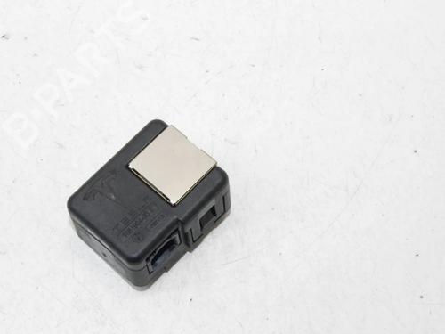 Used Control unit Control unit TESLA MODEL Y (5YJY) EV Rear-Wheel Drive (299 hp) 39785117 39785117