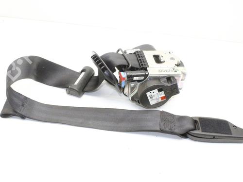 front-left-seatbelt-renault-megane-iv-hatchback-b9amn_-2015-39769757 main image