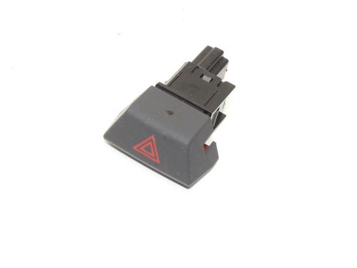warning-switch-nissan-juke-f16_-2019-39776065 main image