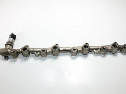 Used Injection rail Injection rail LEXUS IS III (_E3_) 300h (AVE30_, AVE30R) (223 hp) 39803835 39803835