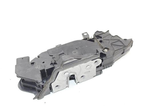 Højre bagtil lås Højre bagtil lås BMW 1 (F40) 118 i (140 hp) 39825841 39825841