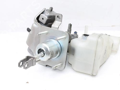 Used Brake master cylinder Brake master cylinder LEXUS IS III (_E3_) 300h (AVE30_, AVE30R) (223 hp) 39855714 39855714