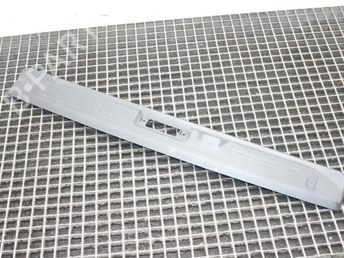 Pynteliste til bagklap Pynteliste til bagklap LAND ROVER RANGE ROVER IV (L405) 3.0 TDV6 4x4 (258 hp) 39864170 39864170