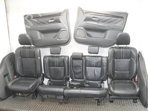 Sæde sæt Sæde sæt MITSUBISHI OUTLANDER III (GG_W, GF_W, ZJ, ZL, ZK) 2.0 Hybrid 4WD (GG2W) (200 hp) 39780925 39780925