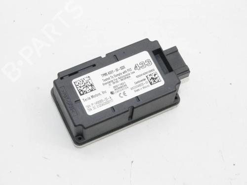 elektronisk-modul-tesla-model-3-5yj3-2017-39776862 main image