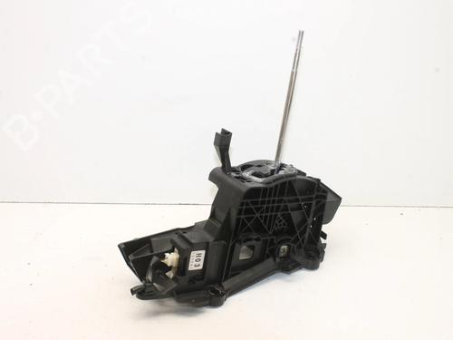 Used Gear lever Gear lever TOYOTA YARIS (_P13_) 1.5 Hybrid (NHP130_, NHP130) (101 hp) 39795188 39795188