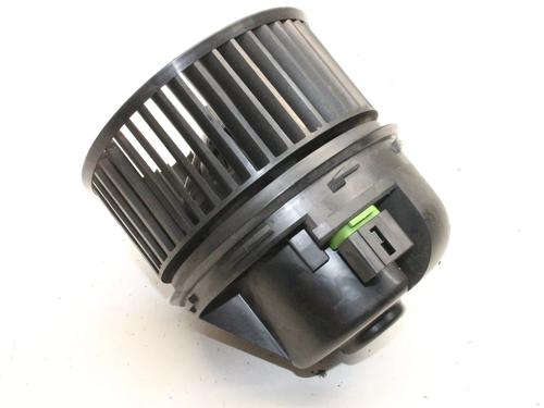 Heater blower motor FORD KUGA II (DM2) 2.0 TDCi 4x4 | BP39877025M62 - Image 4