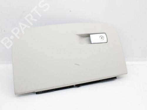 glove-box-bmw-6-gran-turismo-g32-2017-39769098 main image