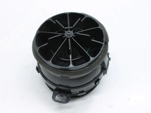 Used Air vent Air vent TOYOTA YARIS (_P13_) 1.5 Hybrid (NHP130_, NHP130) (101 hp) 39818939 39818939