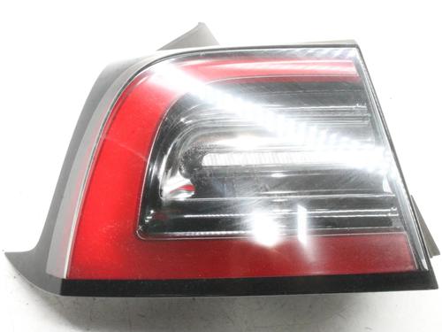 Used Left taillight Left taillight TESLA MODEL Y (5YJY) Long Range All-wheel Drive (514 hp) 39860004 39860004