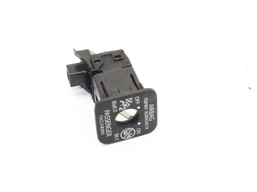 switch-toyota-yaris-_p21_-_pa1_-_ph1_-2020-39779347 main image