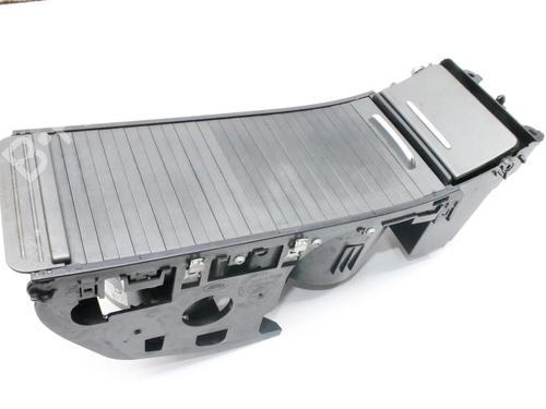 Used Cup/Object holder Cup/Object holder LAND ROVER RANGE ROVER SPORT I (L320) 3.0 D 4x4 (245 hp) 39817769 39817769