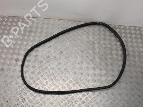 Gummiliste Gummiliste MERCEDES-BENZ C-CLASS (W205) C 250 BlueTEC / d (205.008, 205.006) (204 hp) 39778584 39778584