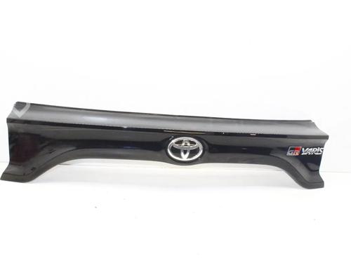 tailgate-trim-toyota-yaris-_p21_-_pa1_-_ph1_-2020-39768747 main image