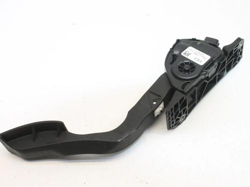 Used Pedal Pedal VOLVO V40 Hatchback (525) D3 (150 hp) 39876574 39876574