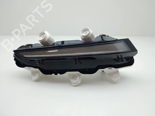 Used Right daytime light Right daytime light 36969280 36969280