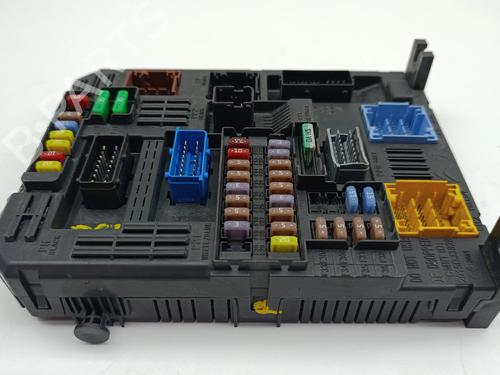 Used Fuse box Fuse box 36970090 36970090