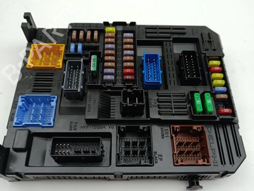 Used Fuse box Fuse box 36970111 36970111