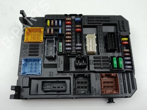 Used Fuse box Fuse box 36970105 36970105