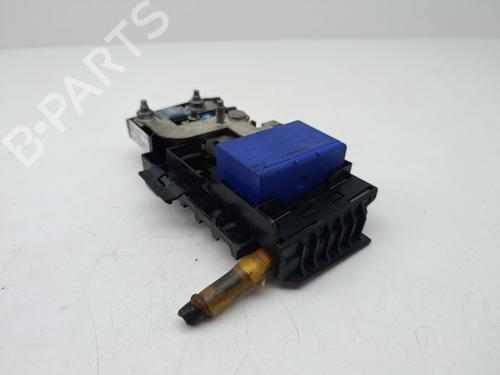 Used Fuse box Fuse box 36979104 36979104