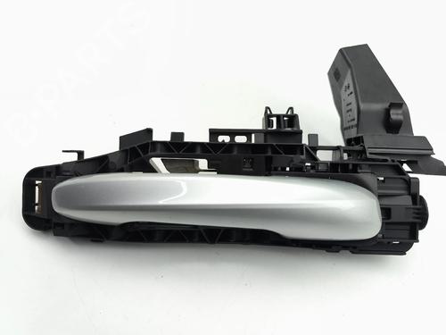 Used Front right exterior door handle Front right exterior door handle 37613548 37613548