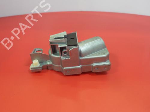 Other VOLVO V40 Hatchback (525) D2 P31340956