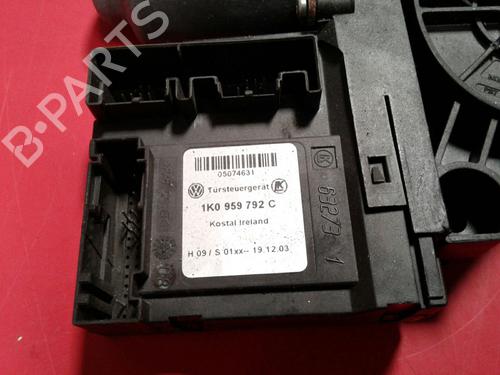 Vindusheismotor høyre foran VW GOLF V (1K1) 1.6 FSI | BP3987832E20 