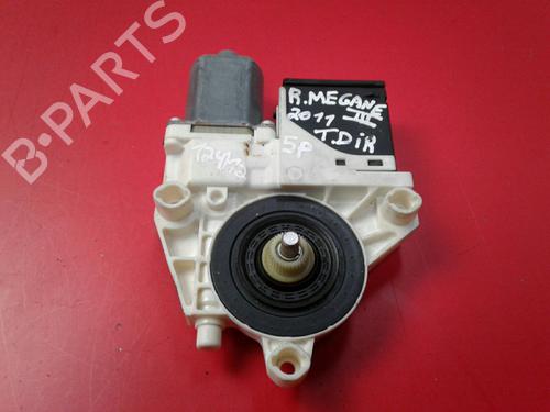 Rudehejsemotor bagstkærm højre RENAULT MEGANE III Hatchback (BZ0/1_, B3_) 1.5 dCi (BZ09, BZ0D, BZ1W, BZ29, BZ14) (110 hp) 4031658