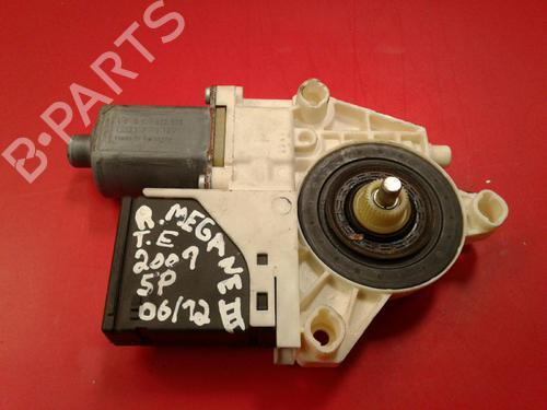 Portierruitmotor linksachter RENAULT MEGANE III Hatchback (BZ0/1_, B3_) 1.5 dCi (106 hp) 4034391